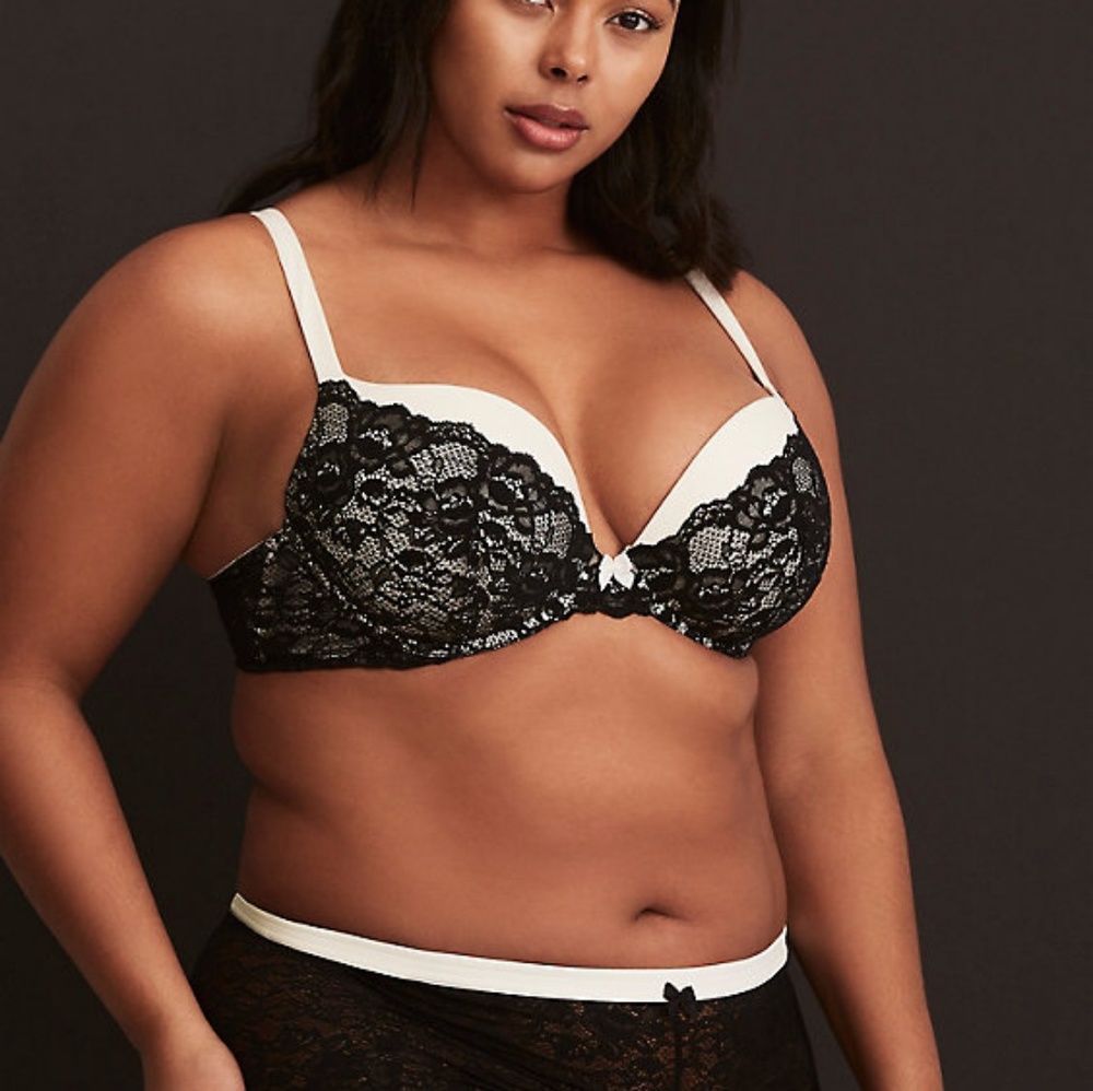 36DDD TORRID CRV BODY IVORY & BLACK LACE PLNG BRA
